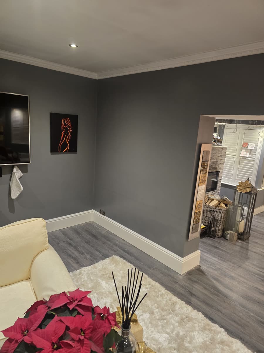 Finished lounge with ThermaSkirt around the walls and no radiators